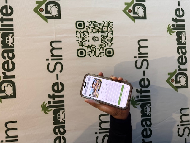 Dreamlife-Sim™ promotion with phone and banner